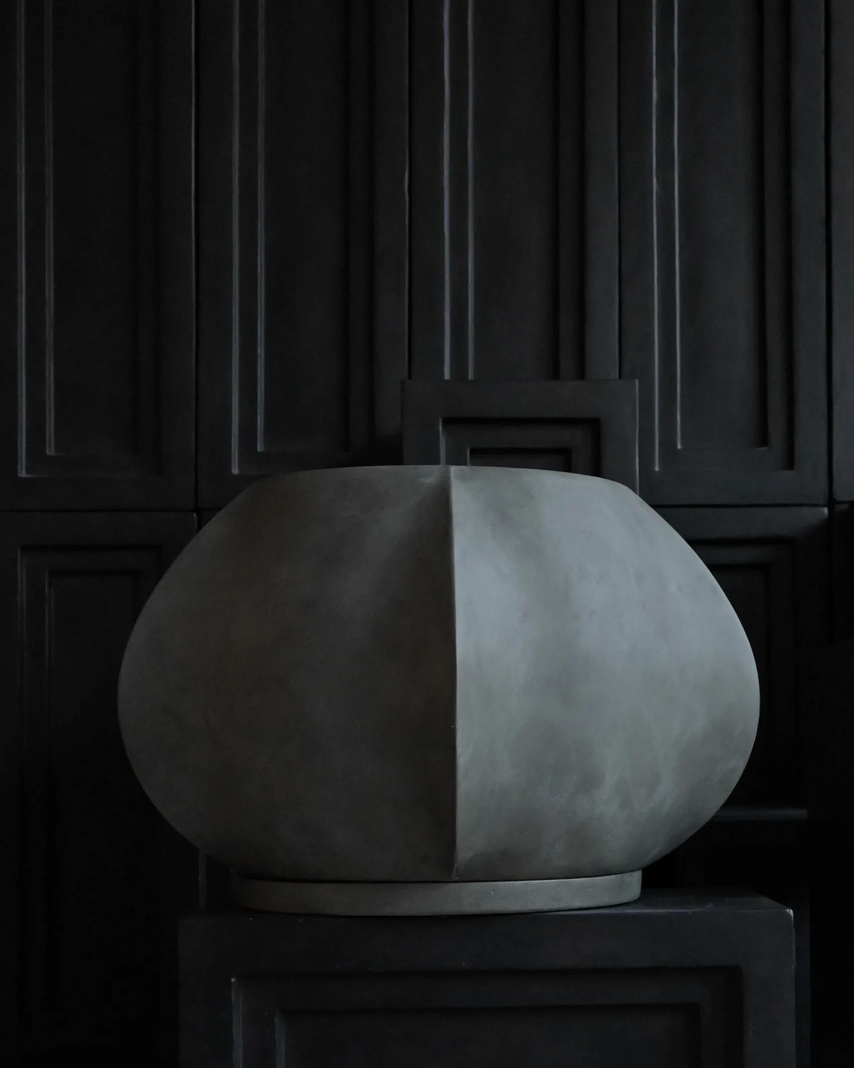 Arket Plant Pot, Big - Dark Grey - Image 6