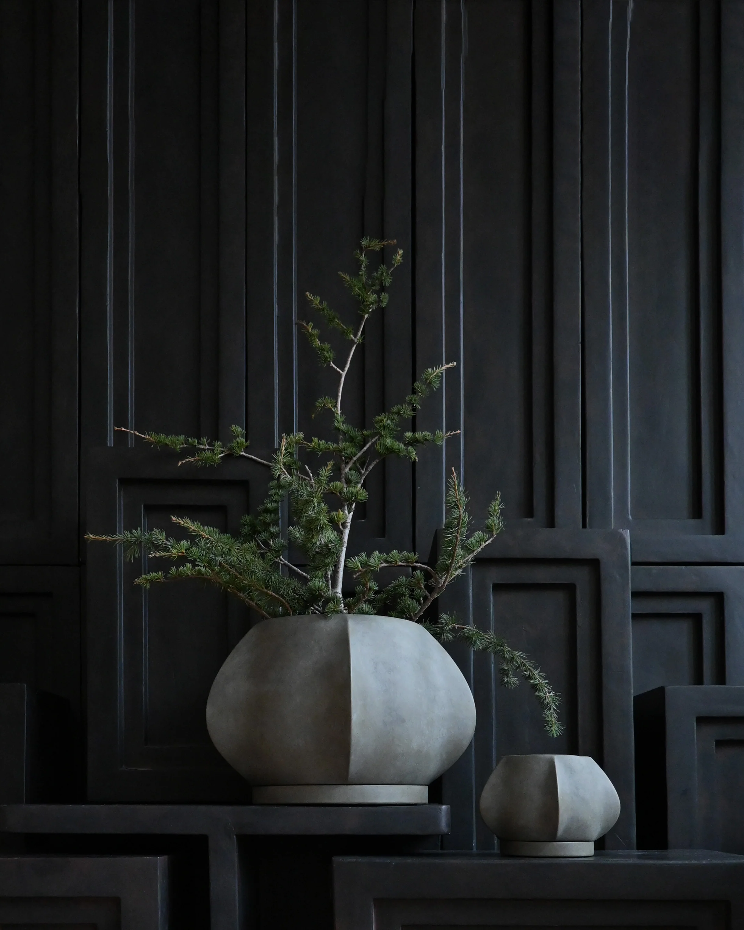 Arket Plant Pot, Medio - Dark Grey - Image 4