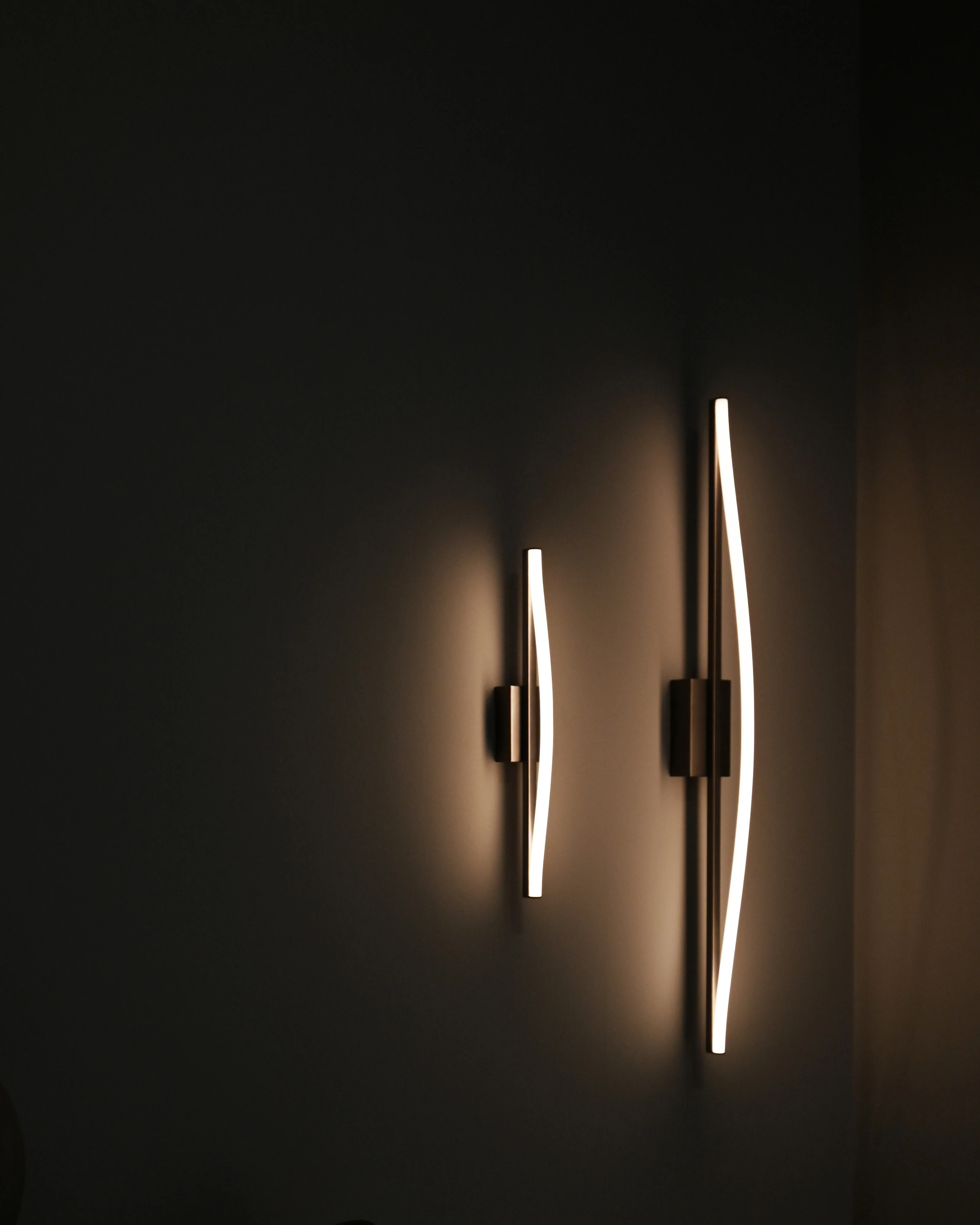 Bow Wall Lamp, Big - Bronze - Image 4