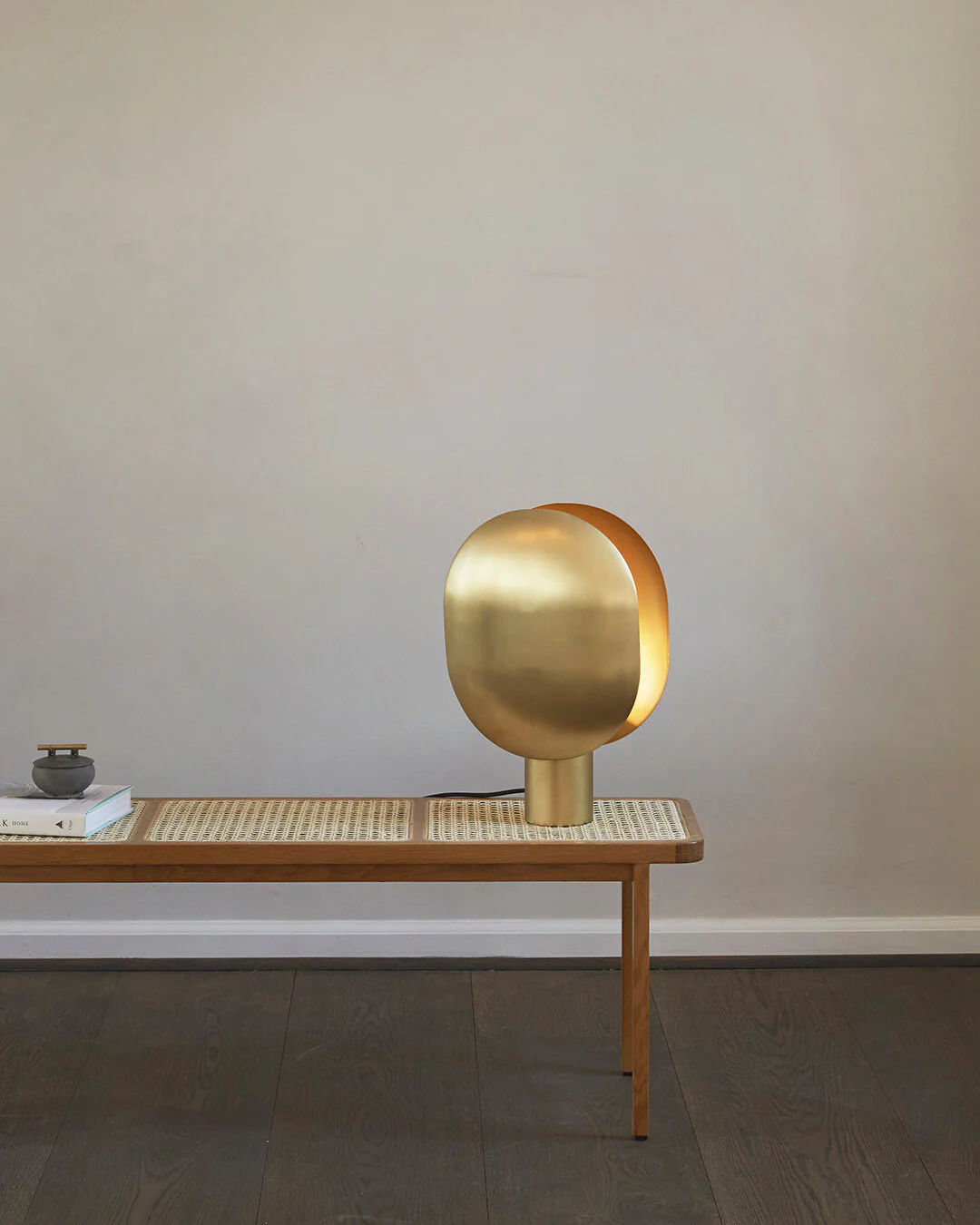 Clam Table Lamp - Brass - Image 5