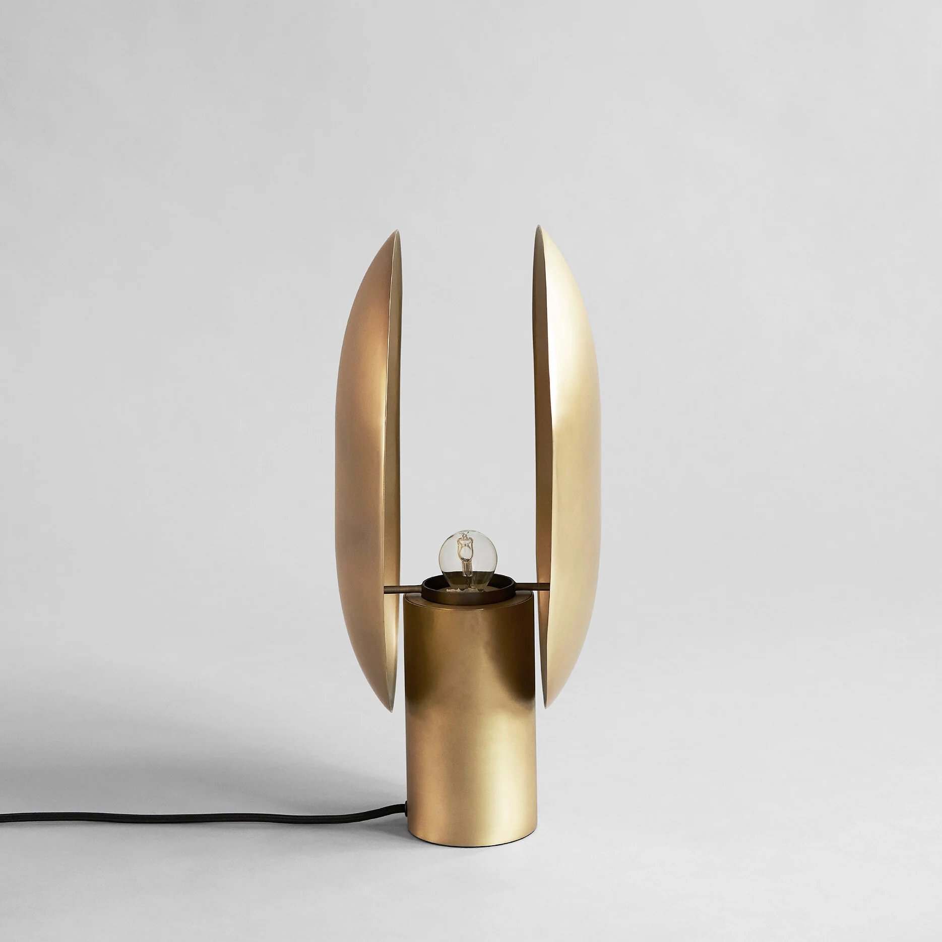 Clam Table Lamp - Brass - Image 6