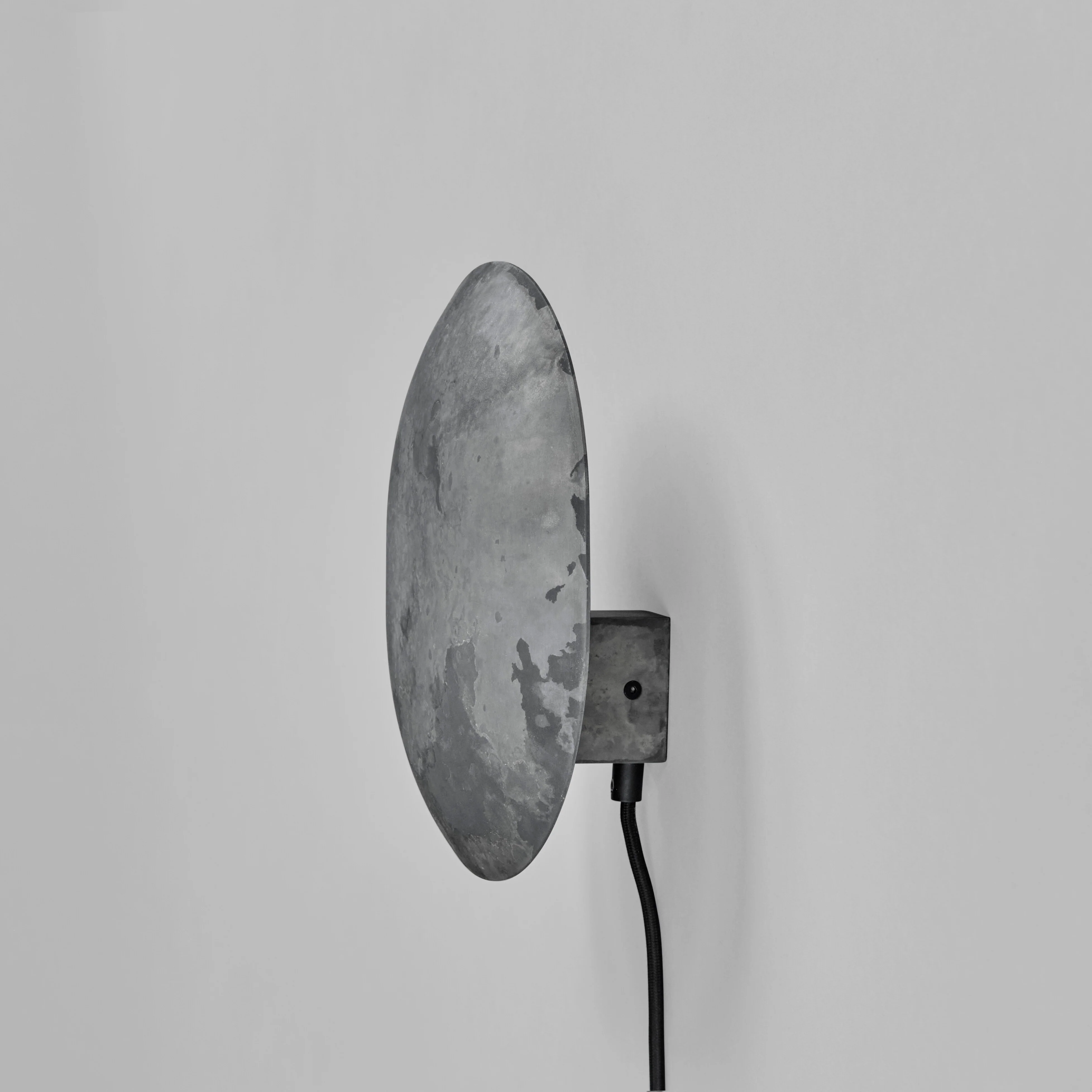 Clam Wall Lamp - Oxidized - Image 3