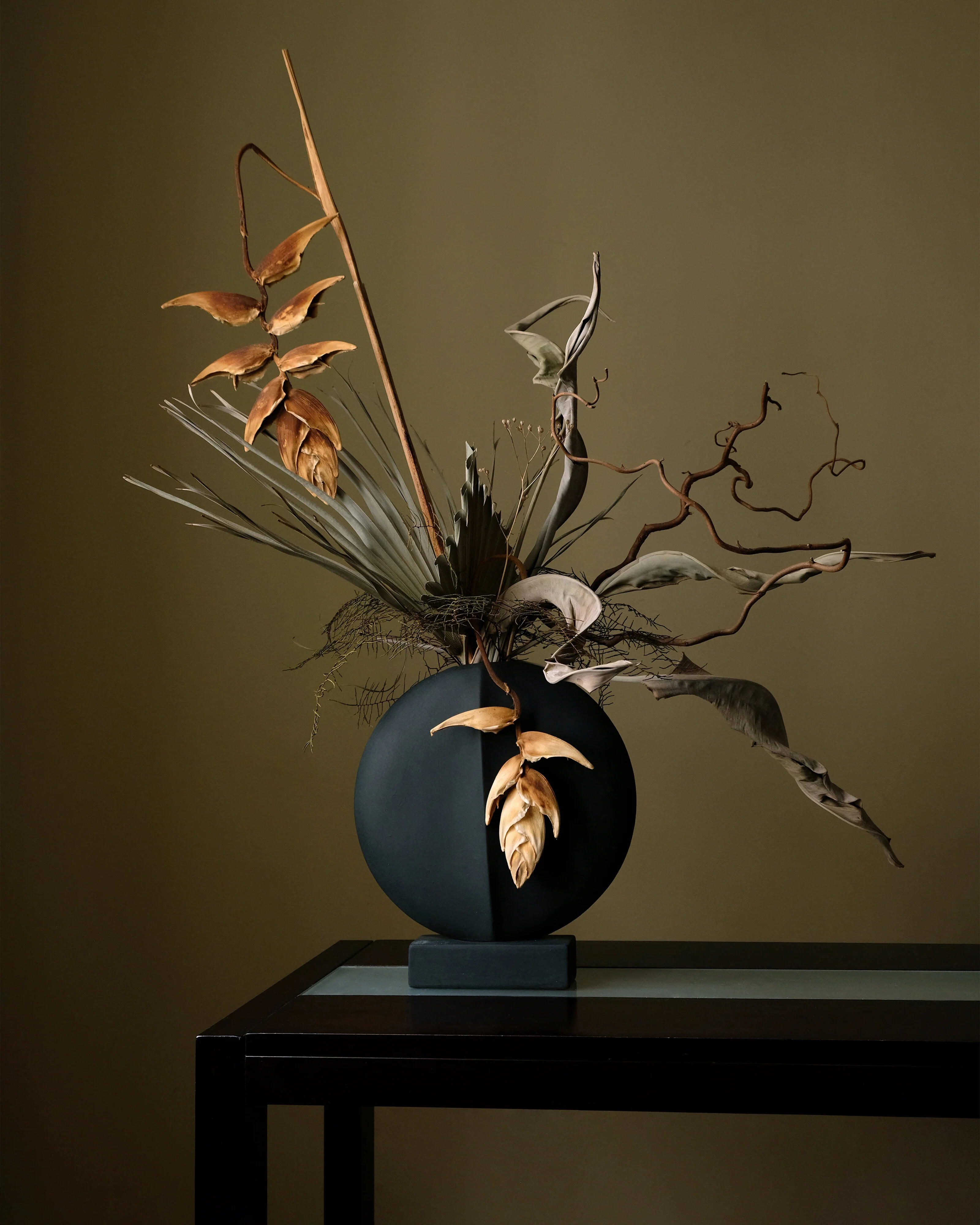 Guggenheim Vase, Mini - Black - Image 2
