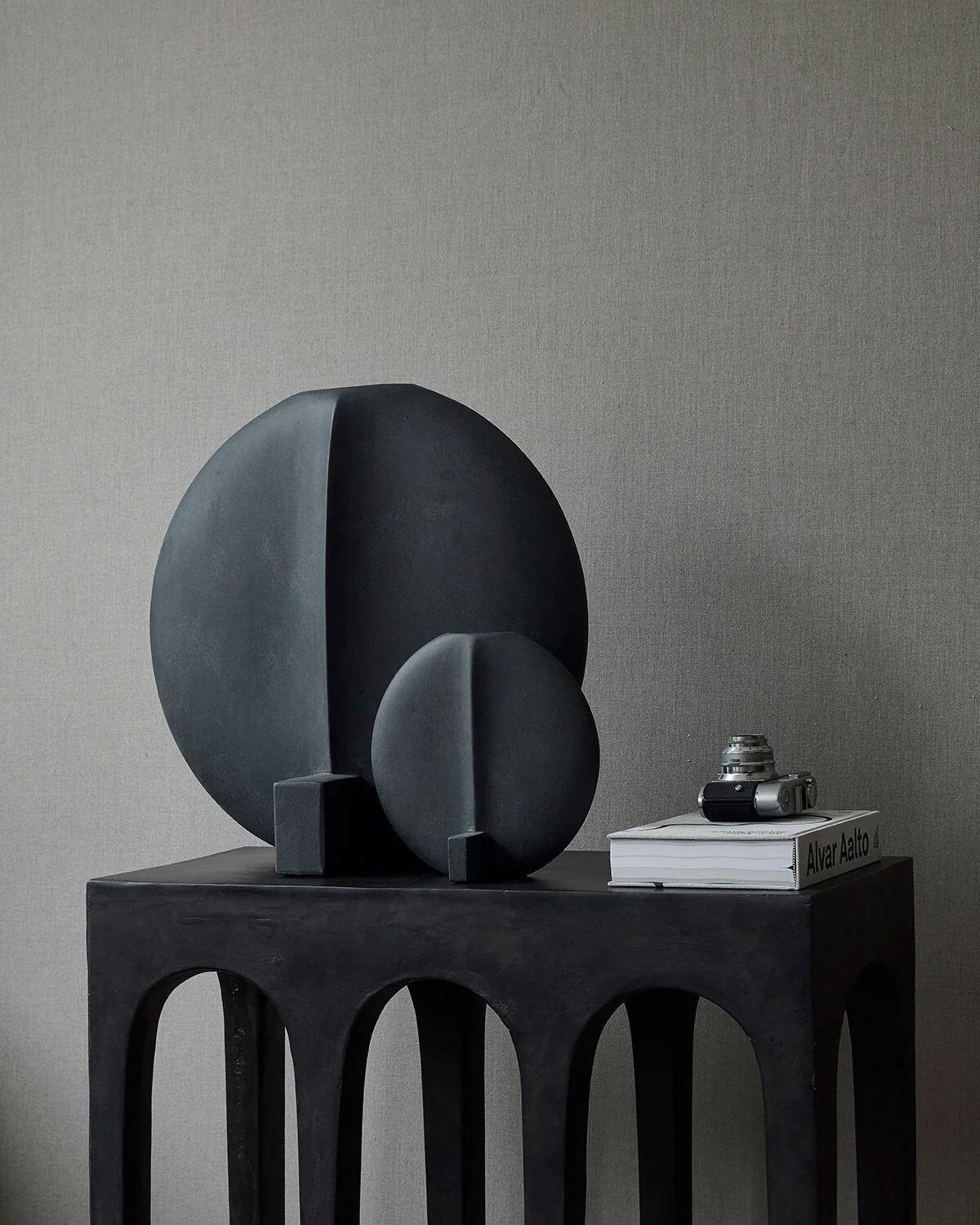 Guggenheim Vase, Petit - Black - Image 3
