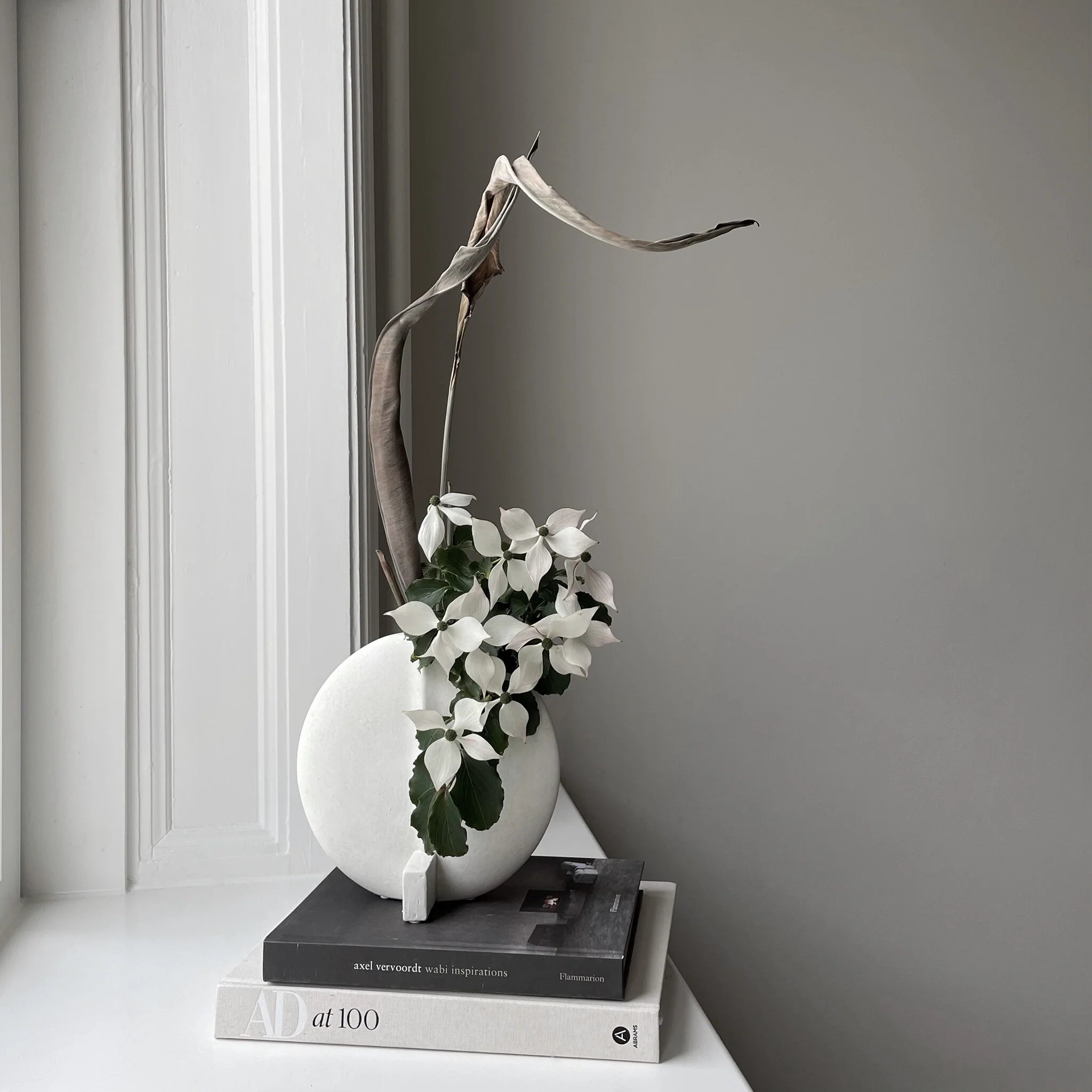Guggenheim Vase, Petit - Bone White - Image 2