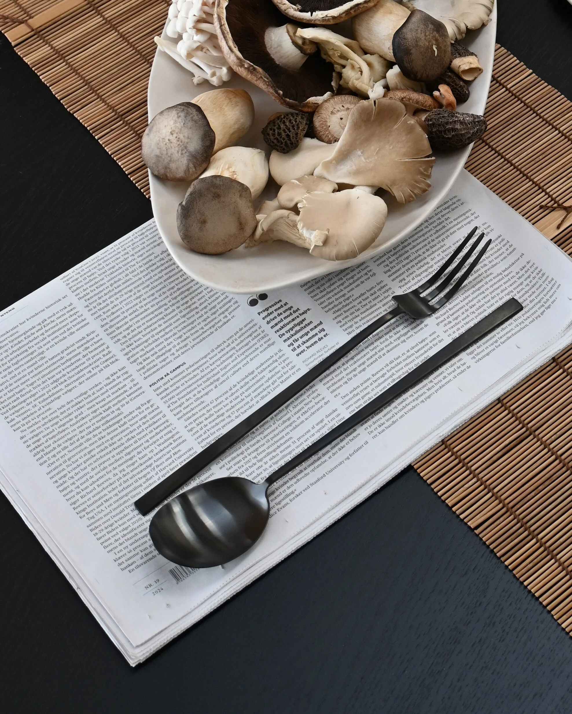 Kogei Salad Servers - Black - Image 5
