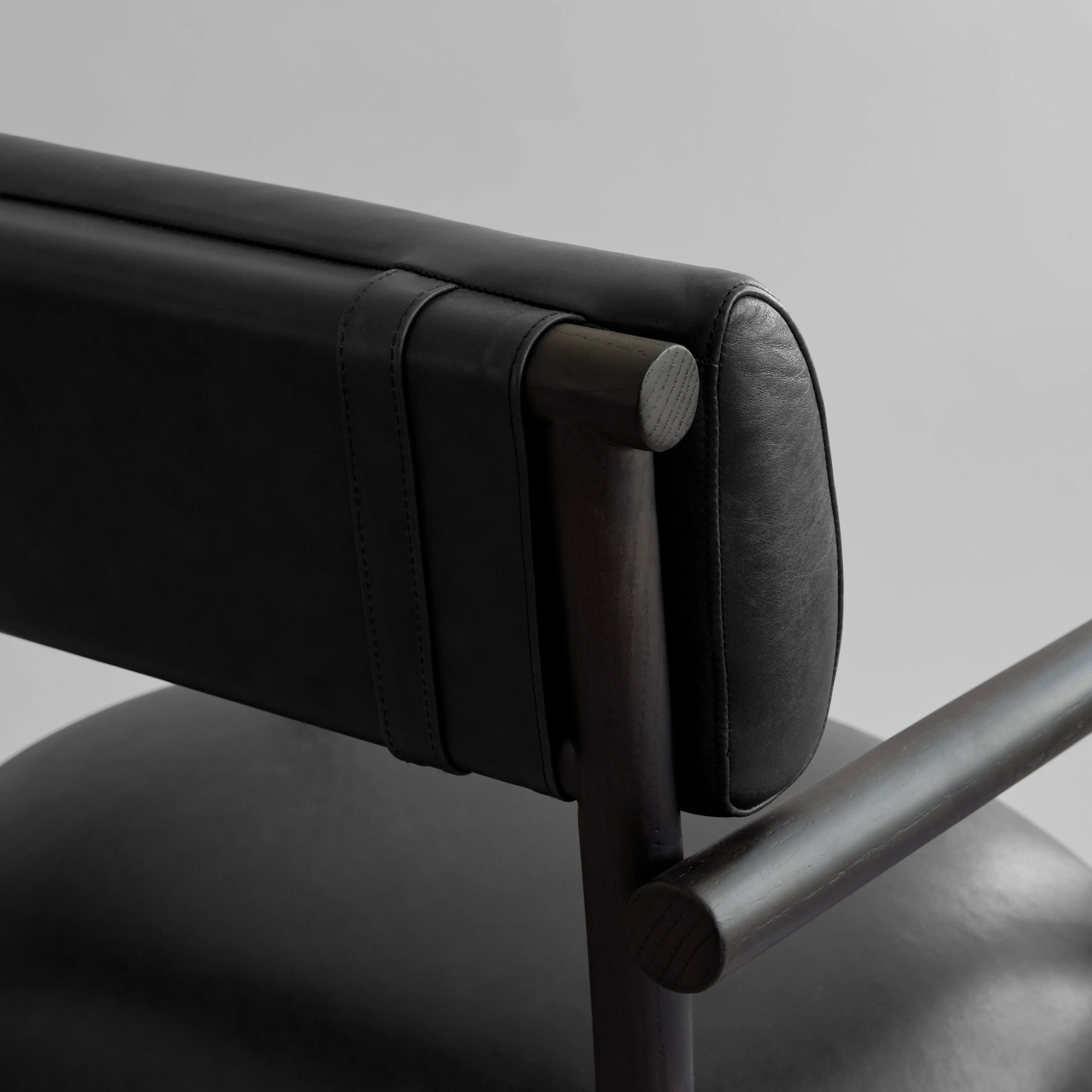 Nama Lounge Chair - Aniline leather black - Image 5