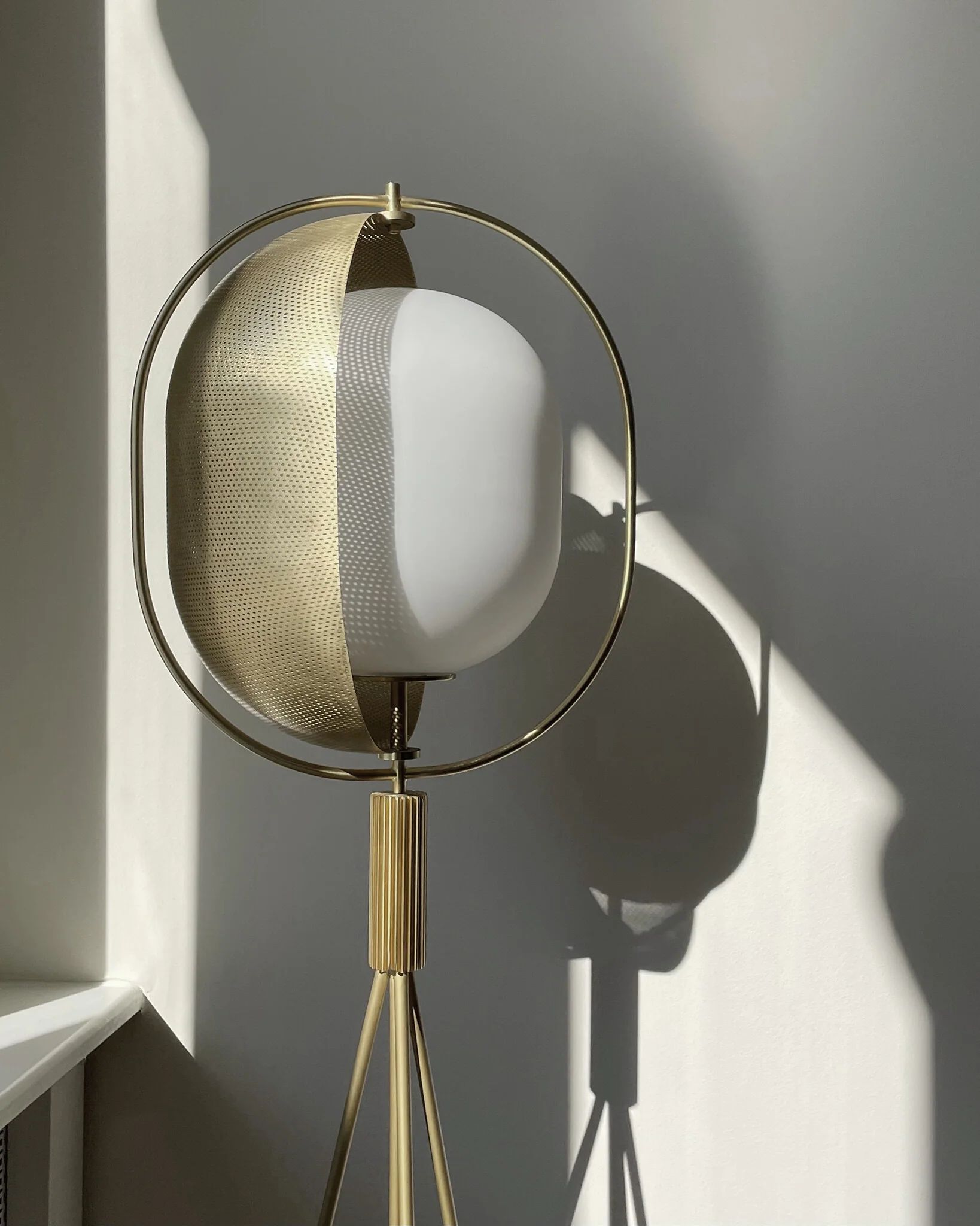 Pearl Floor Lamp - Brass - Image 4