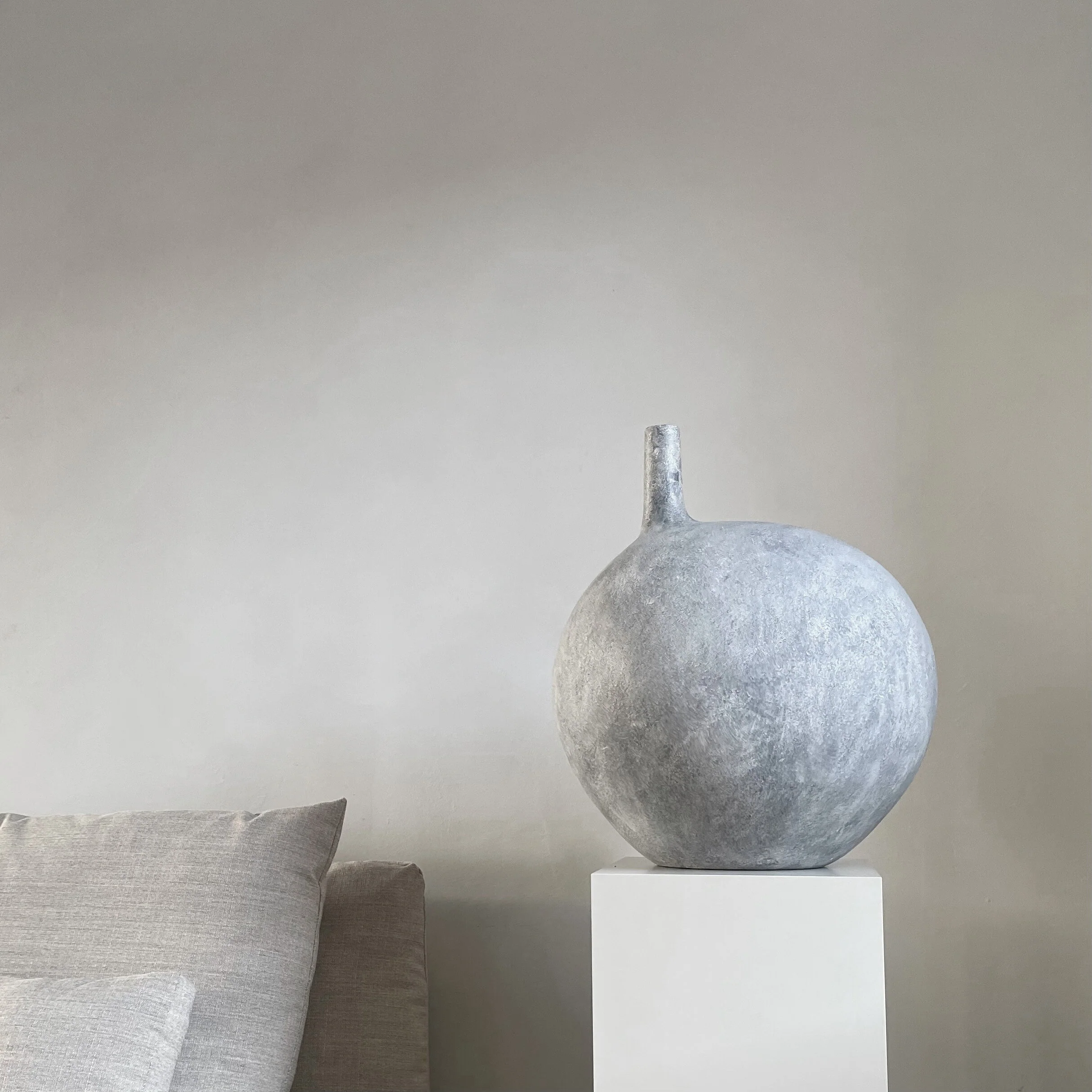 Submarine Vase, Big - Light Grey - Image 4