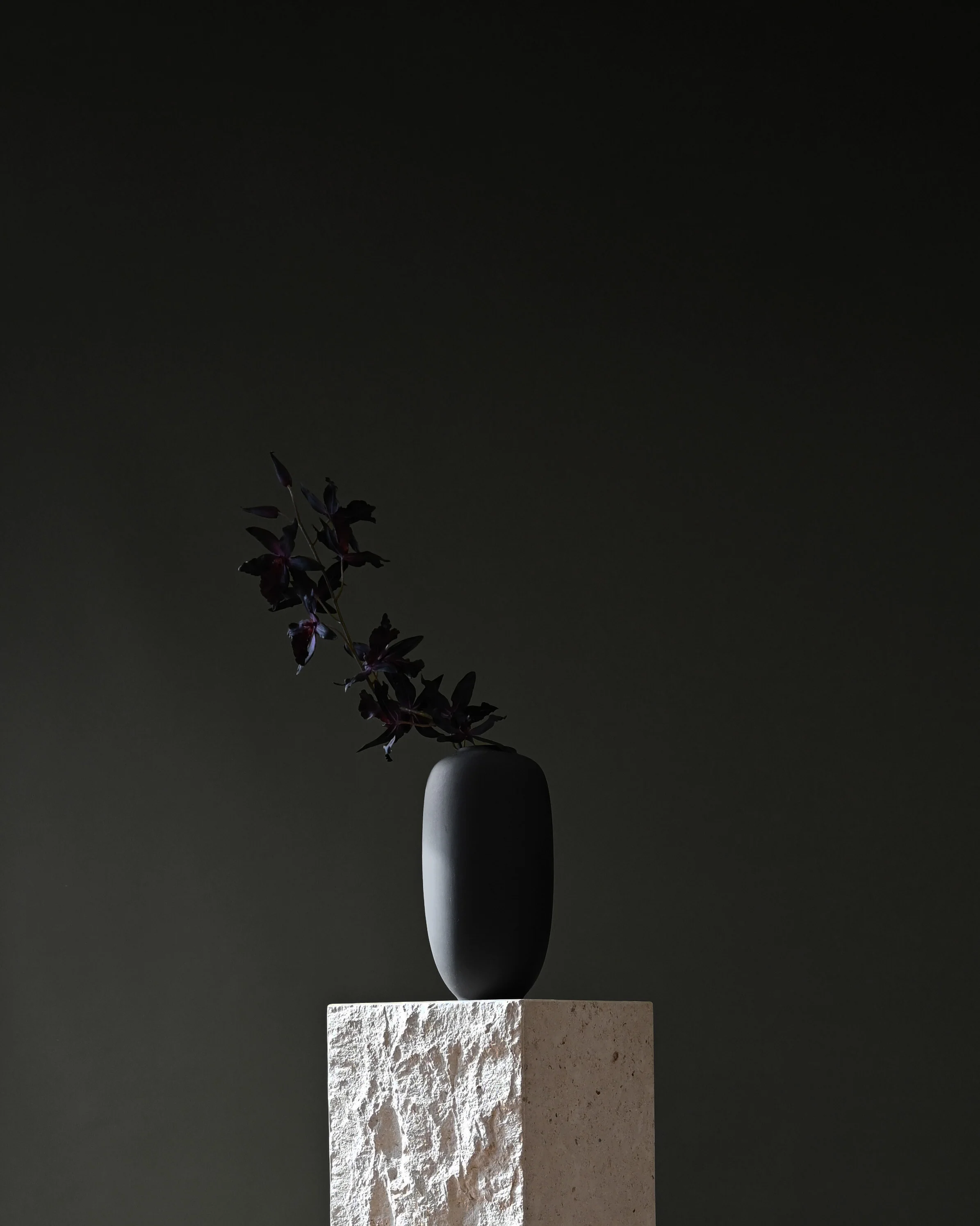 Sunao Vase Slim, Mini - Black - Image 7
