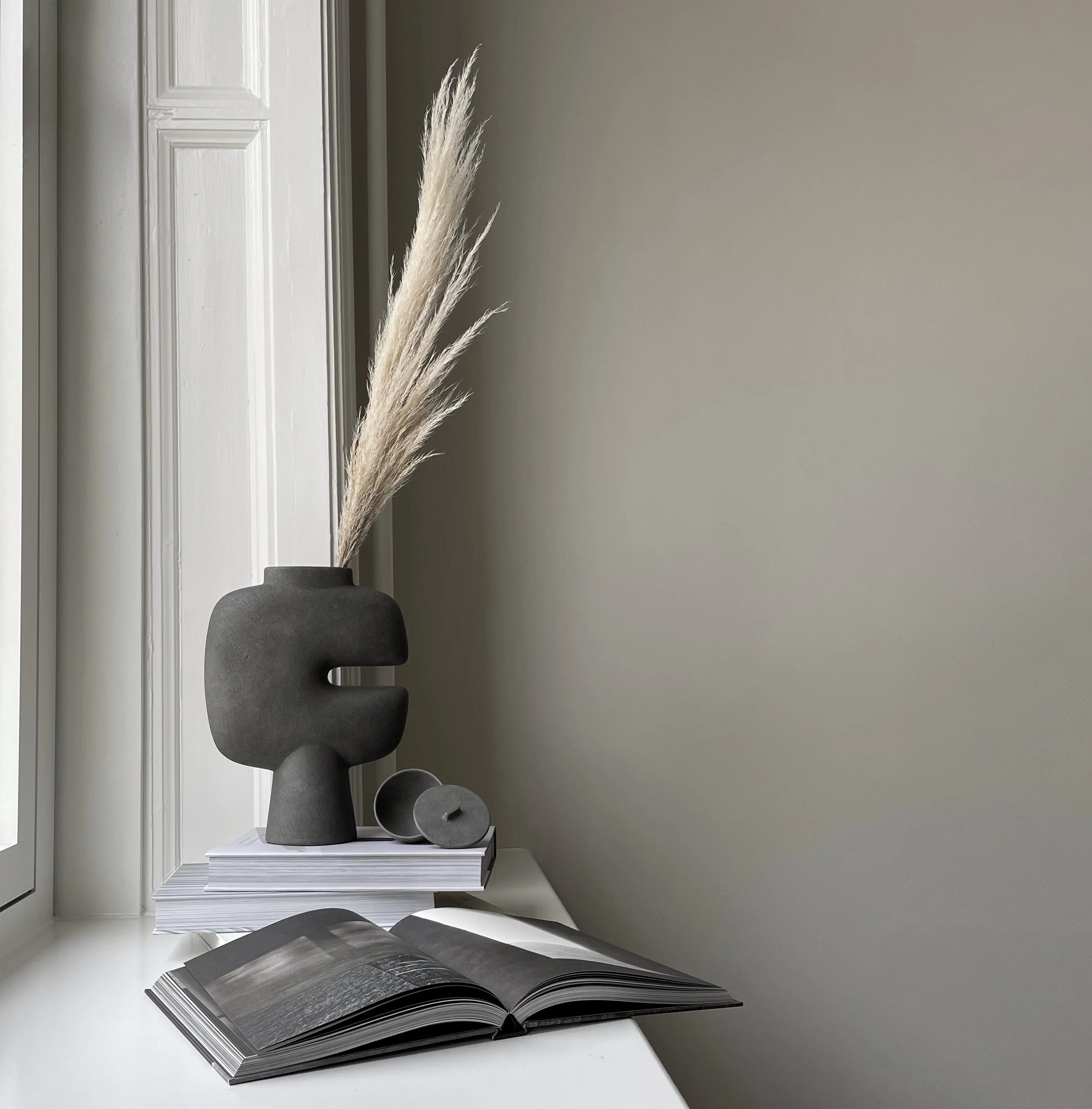 Tribal Vase, Medio - Dark Grey - Image 2