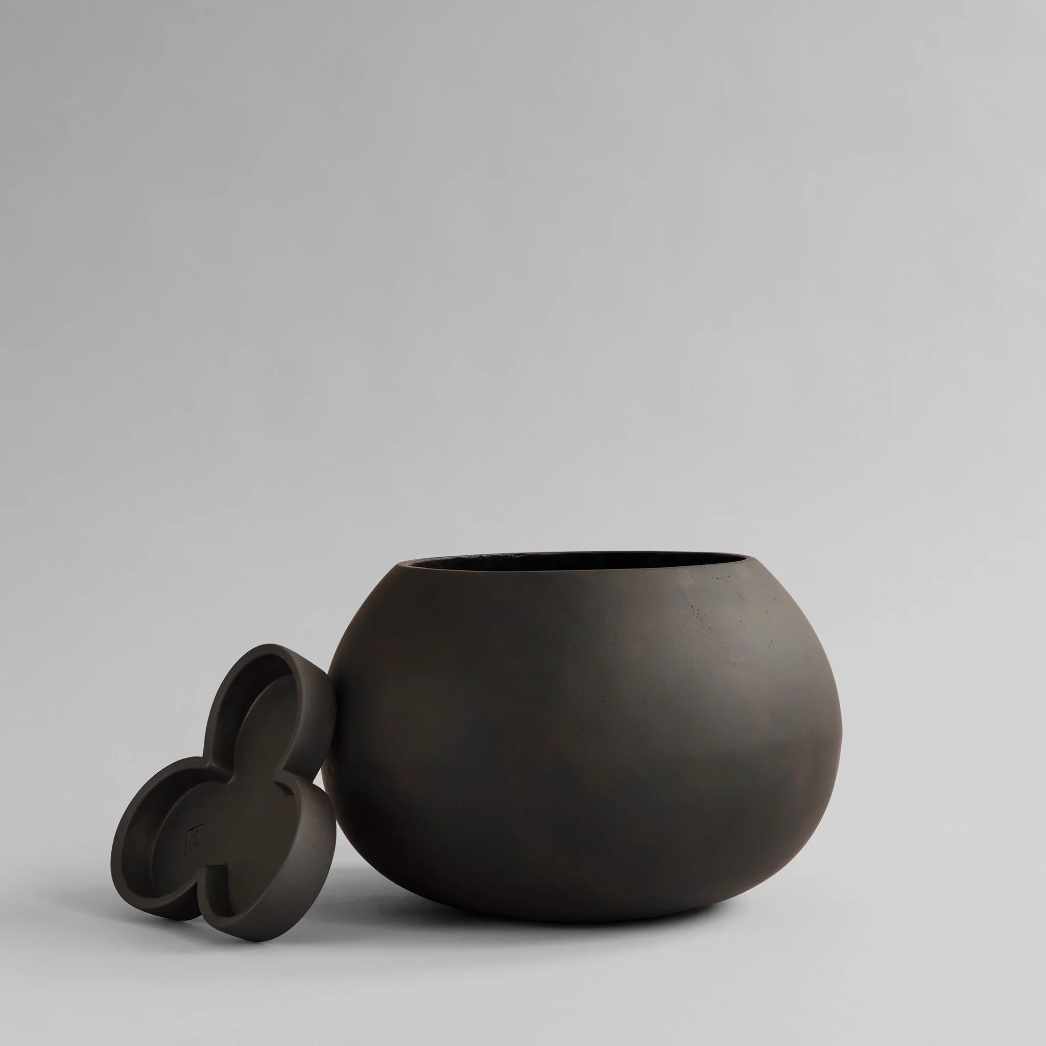 Urchin Plant Pot, Medio - Coffee - Image 8